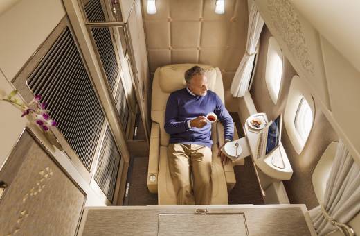 la nouvelle Première Classe et les nouvelles configurations et nouvelles technologies à bord des B777…Cela vaut vraiment le détour ! Découvrez la 