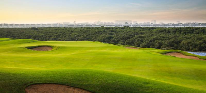 Notre coup de cœur du moment, le Al Zorah Golf Club situé aux Emirats