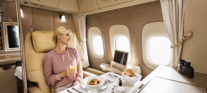 la nouvelle Première Classe et les nouvelles configurations et nouvelles technologies à bord des B777…Cela vaut vraiment le détour ! Découvrez la 
